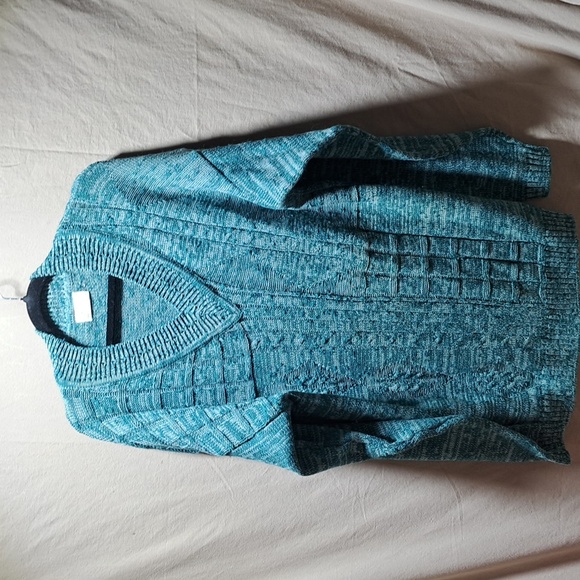 Woman's long sleeve knitted sweater - Picture 1 of 6